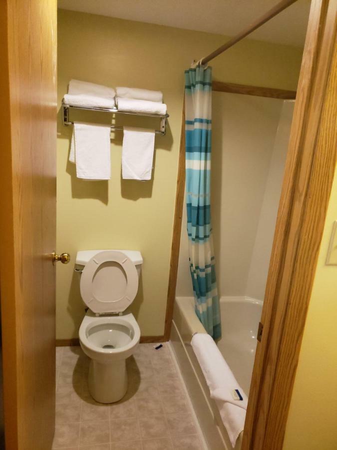 Tower Inn Estevan Kültér fotó