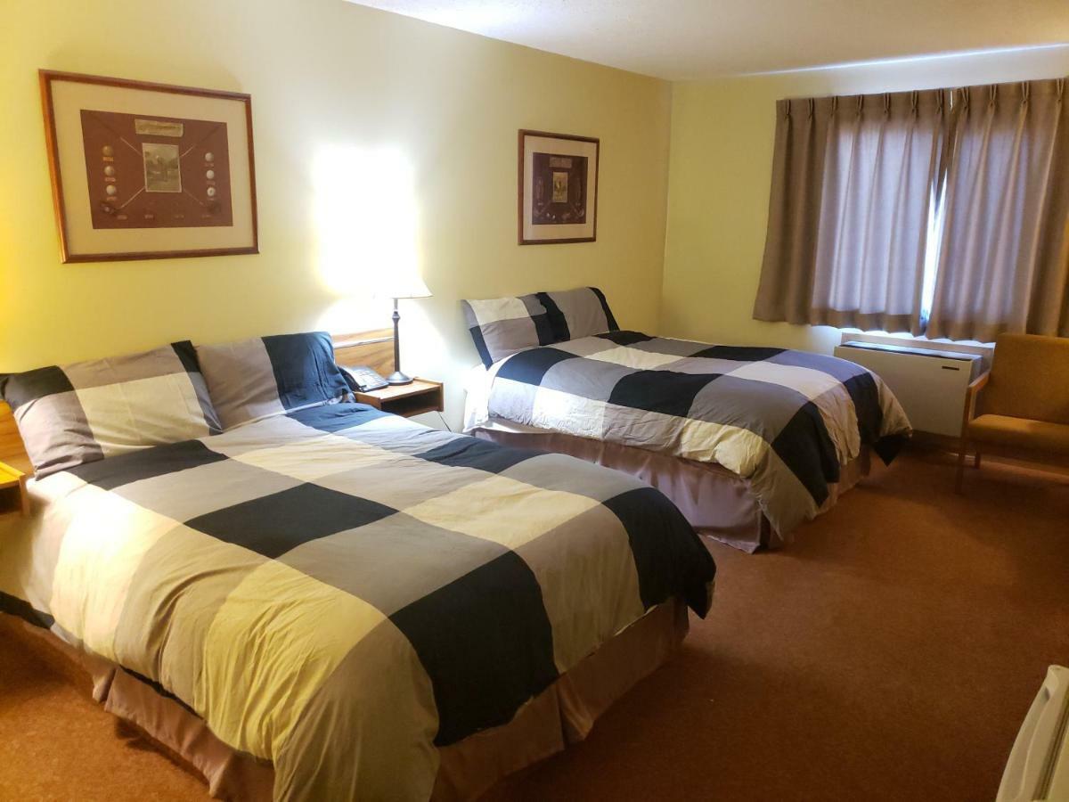 Tower Inn Estevan Kültér fotó