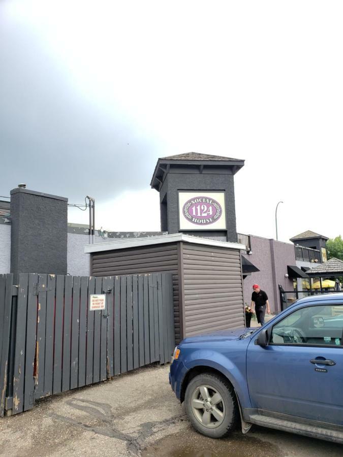 Tower Inn Estevan Kültér fotó