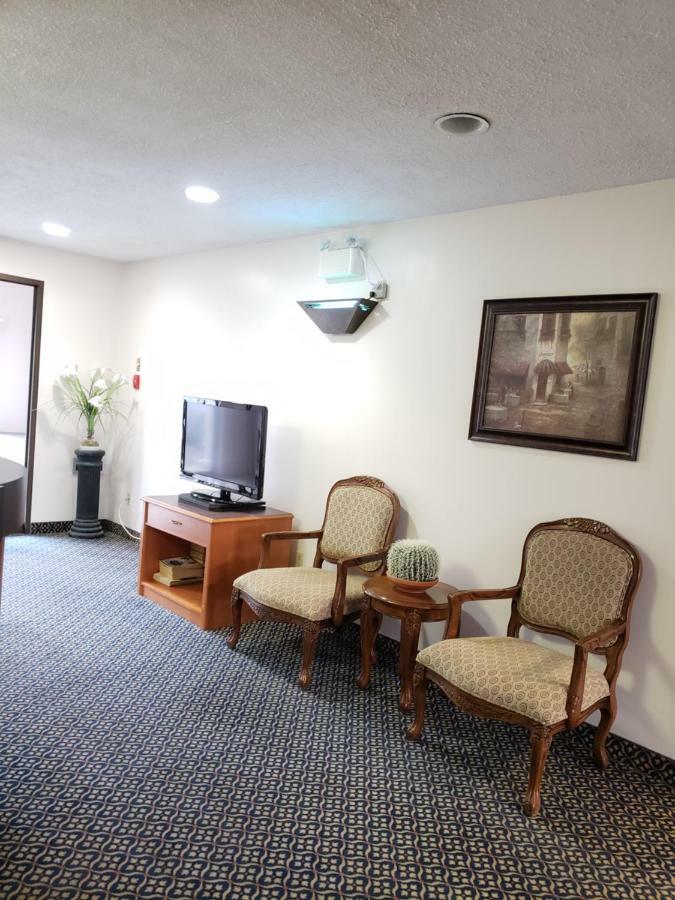 Tower Inn Estevan Kültér fotó