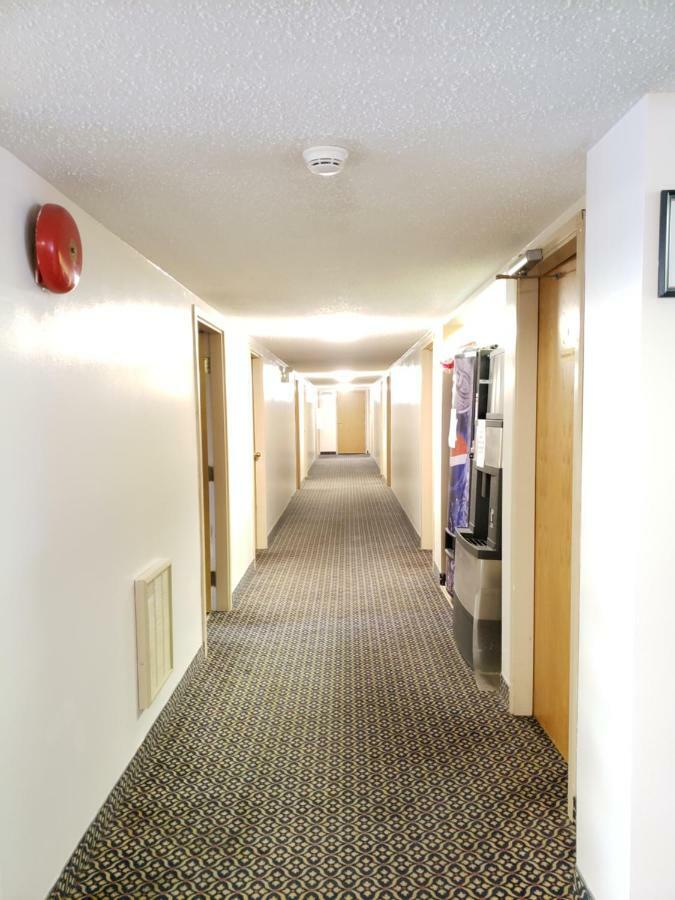 Tower Inn Estevan Kültér fotó
