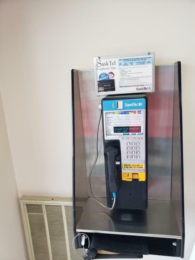 Tower Inn Estevan Kültér fotó