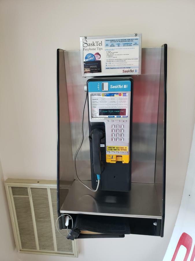 Tower Inn Estevan Kültér fotó