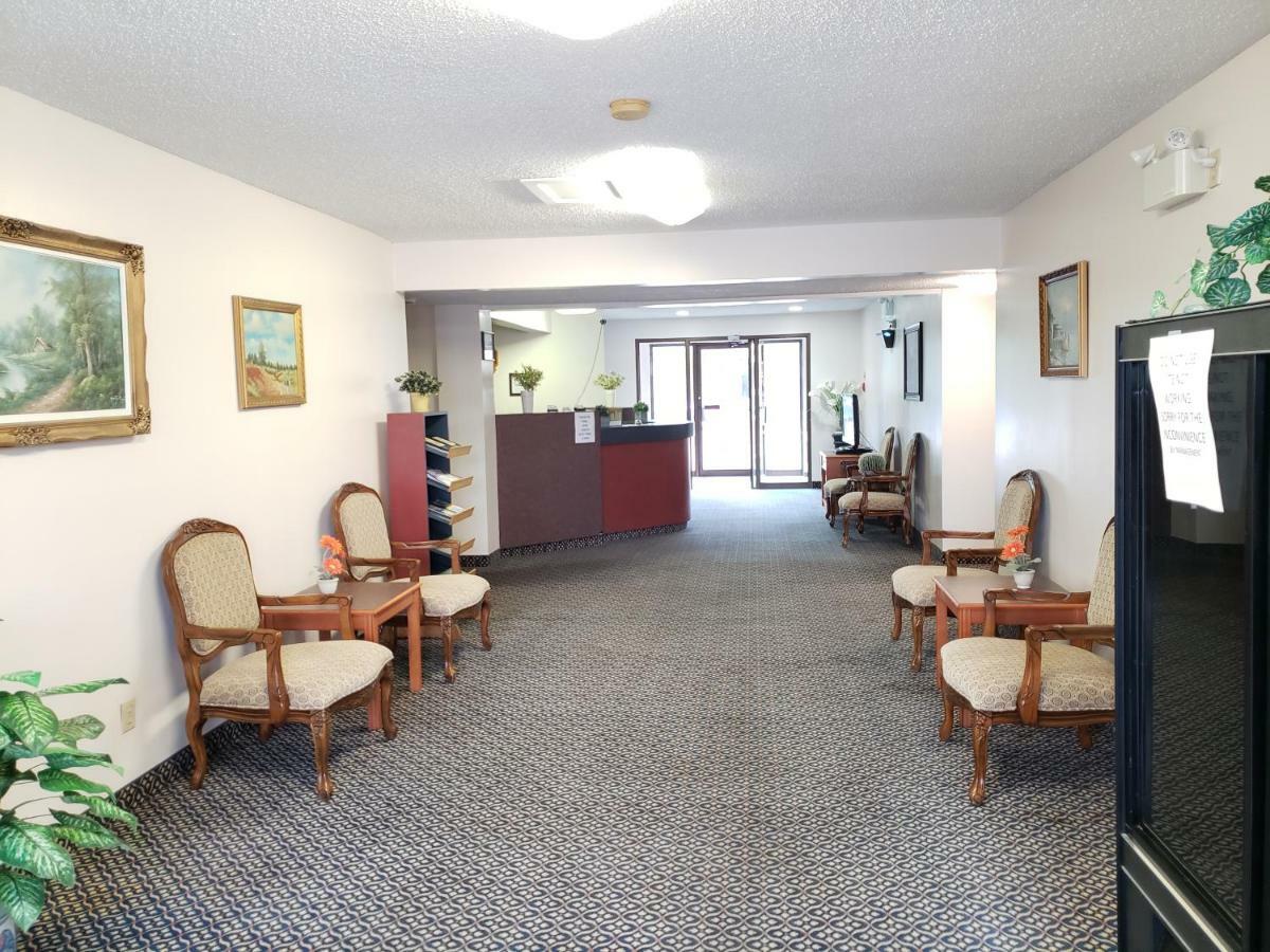Tower Inn Estevan Kültér fotó